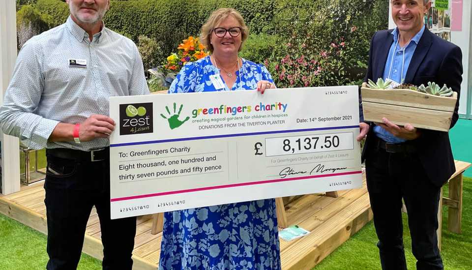 Steve Morgan and Rhys Hughes presenting charity cheque to greenfingers